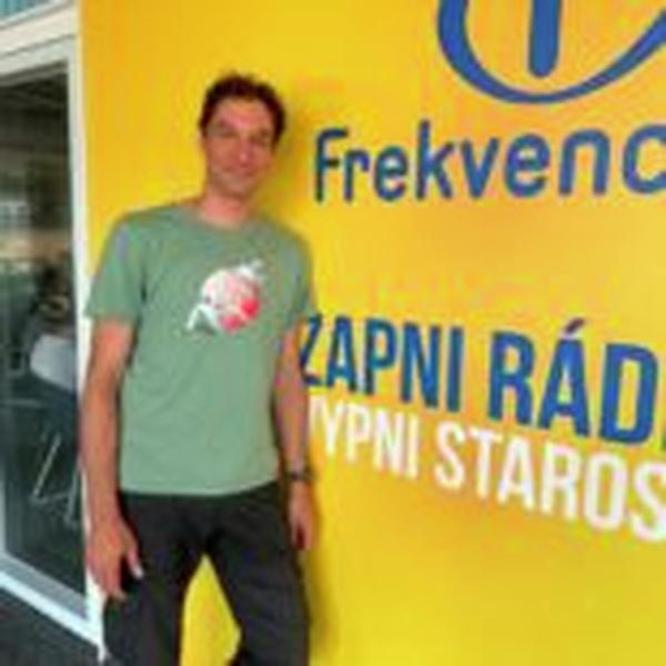 Host Frekvence 1